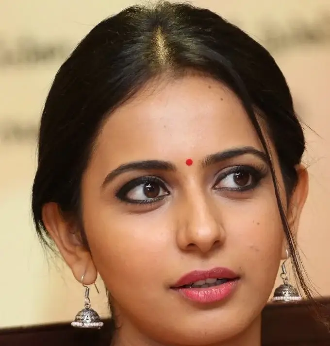 INDIAN ACTRESS RAKUL PREET SINGH FUNNY FACE CLOSEUP 5